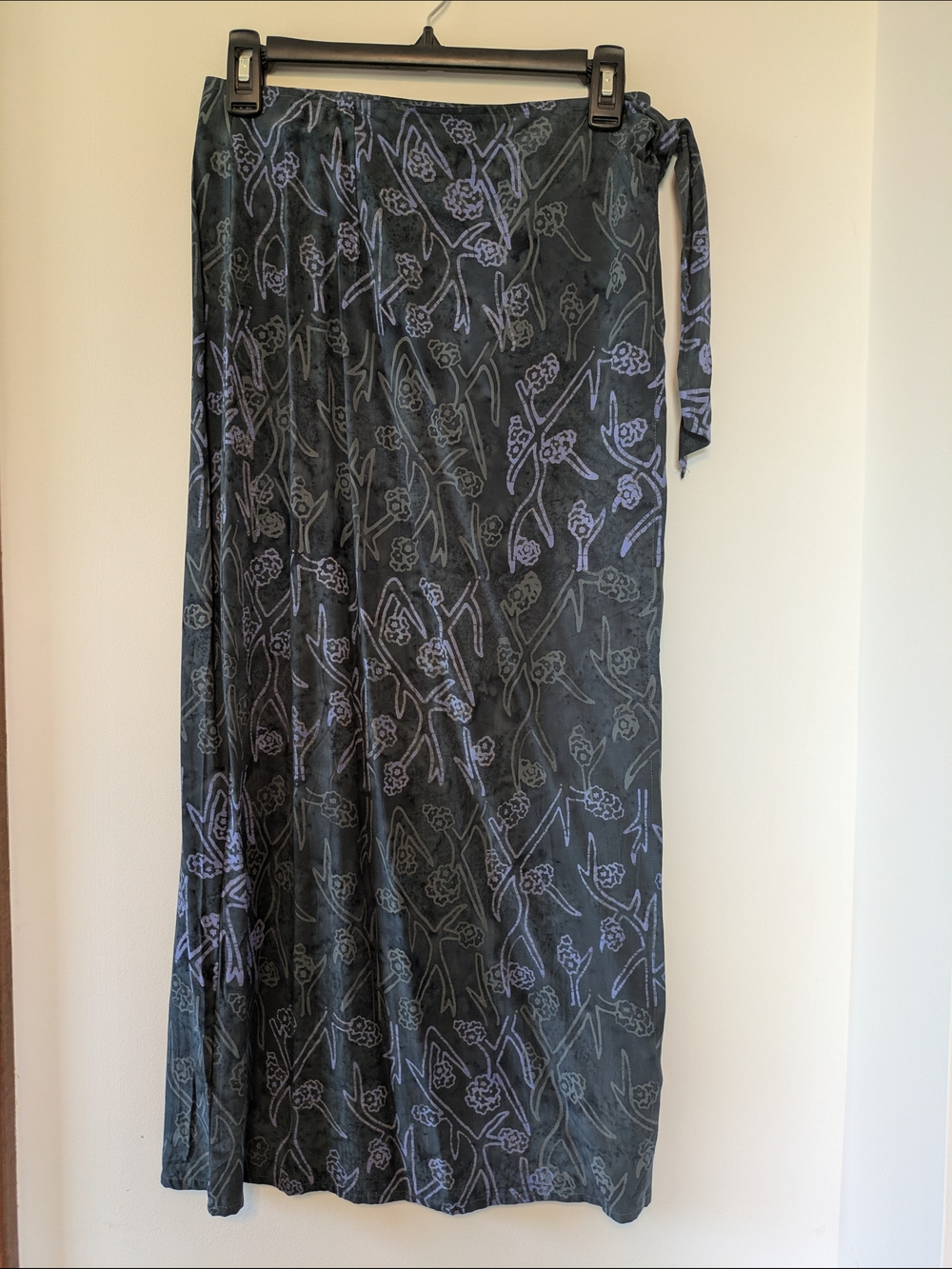 NWT Exotic Cargo Women's Midi Wrap Skirt in Black and Lavender Medium